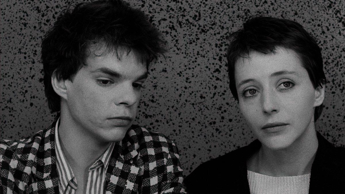 『ボーイ・ミーツ・ガール』パリの夜の再発明、贋物の星々の光に身を投げる