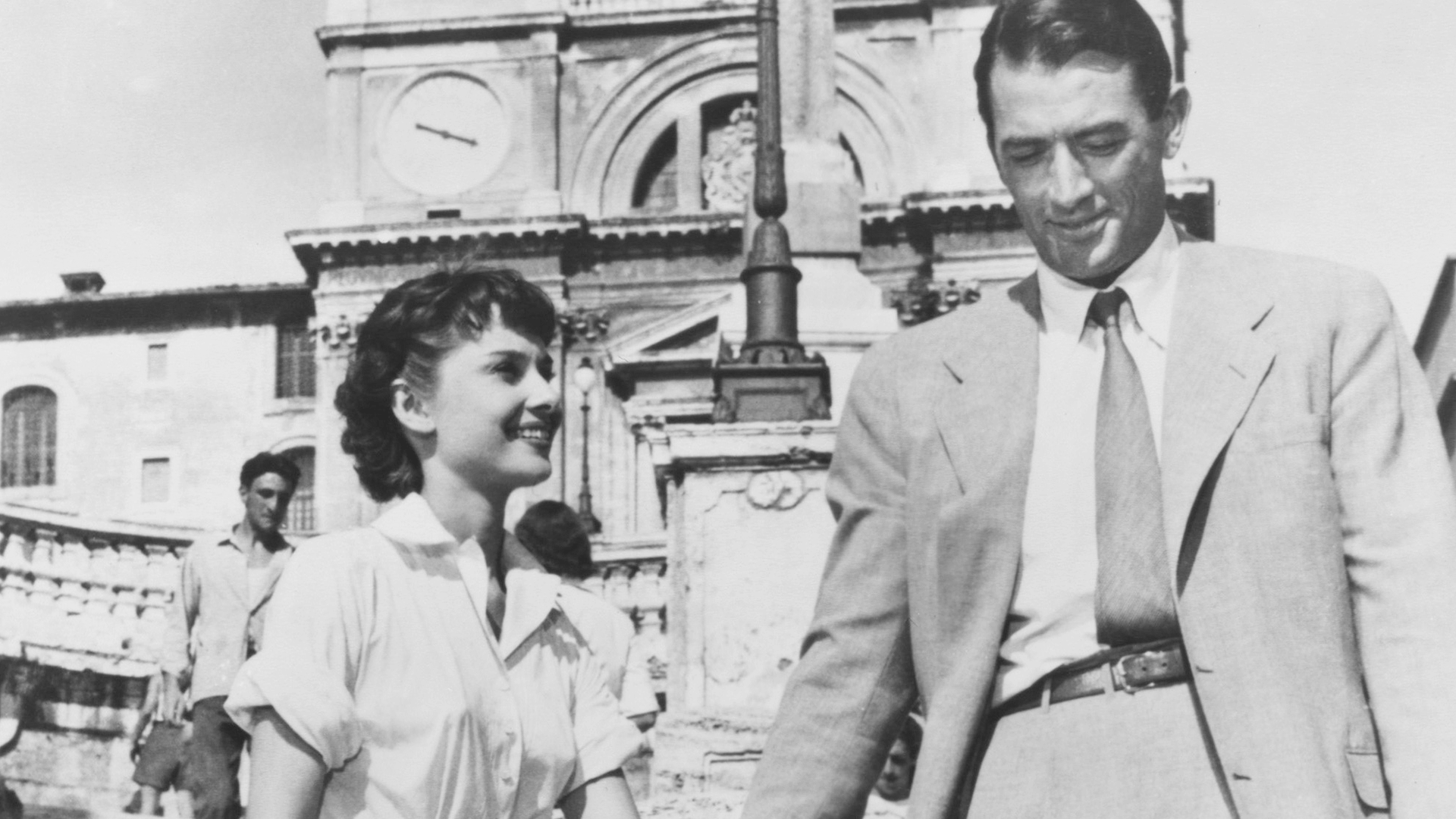 『ローマの休日』珠玉のラブロマンスの裏側に隠された、名前を消された脚本家が託したものとは?