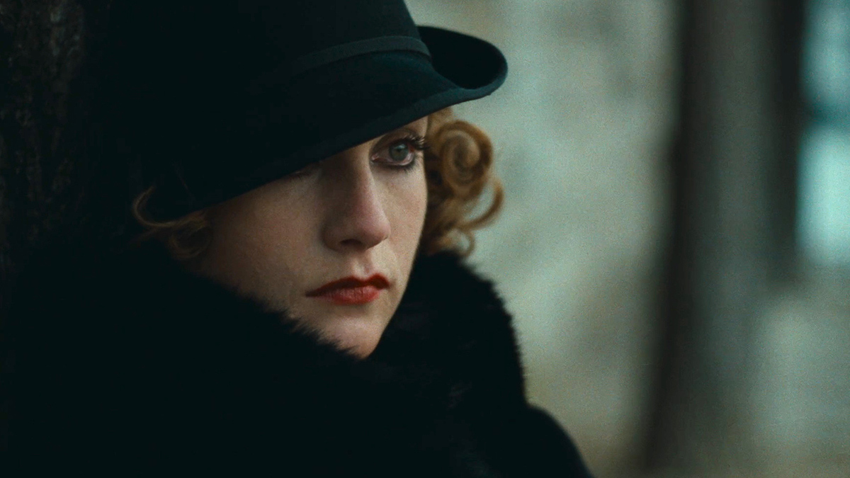『ヴィオレット・ノジエール』1930年代の“悪の華”、不透明なイメージ