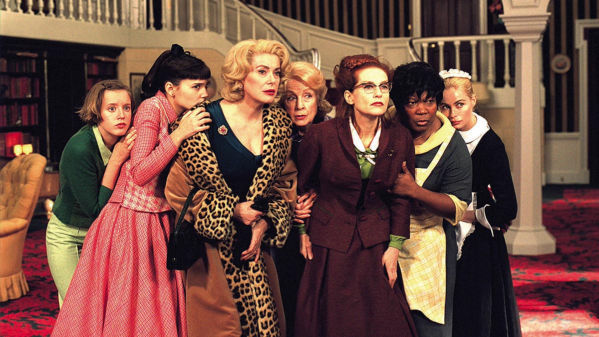 『8人の女たち』フランソワ・オゾンと豪華スターが紡いだ、50年代美意識とマイノリティ